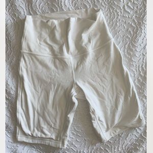 Lulu Like New align 6” short